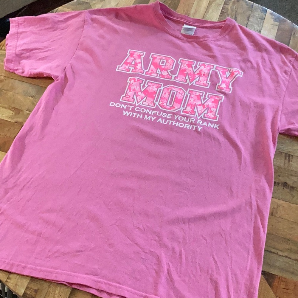 Army mom tee.  Large